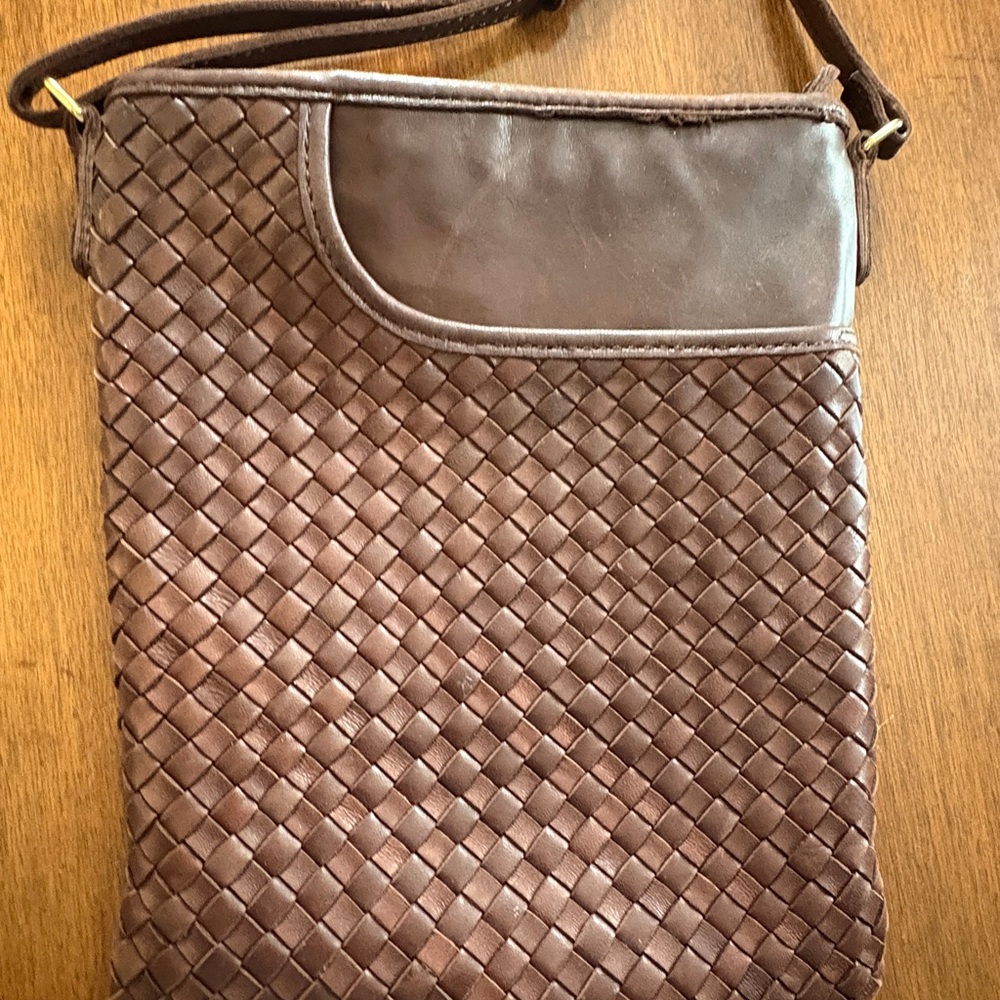 Margot New York. Elegant Brown Woven Leather Messenger Bag